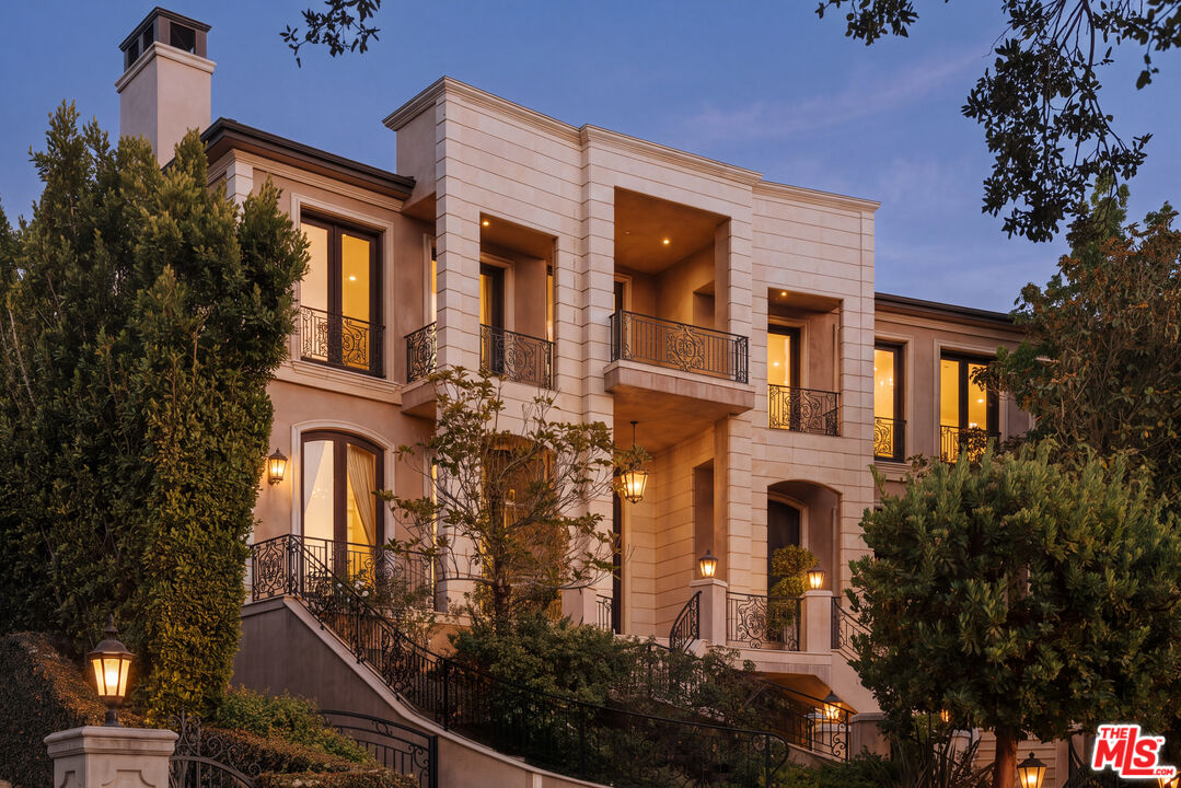 Property photo for 2108 Stratford Cir, Los Angeles, CA