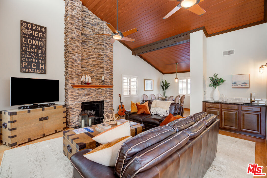 Property photo for 1106 Loma Dr, Hermosa Beach, CA