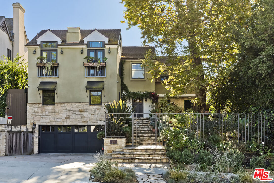 Property photo for 2855 Club Dr, Los Angeles, CA