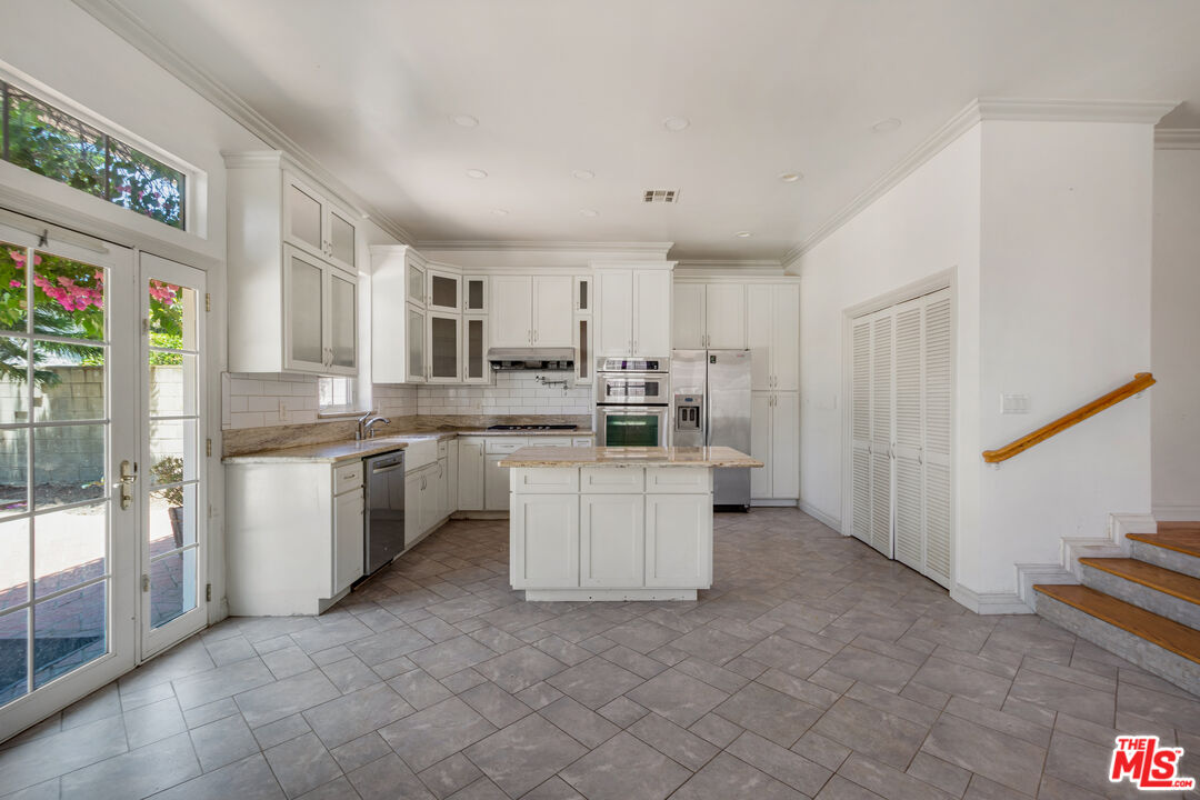Property photo for 6019 S Harcourt Ave, Los Angeles, CA