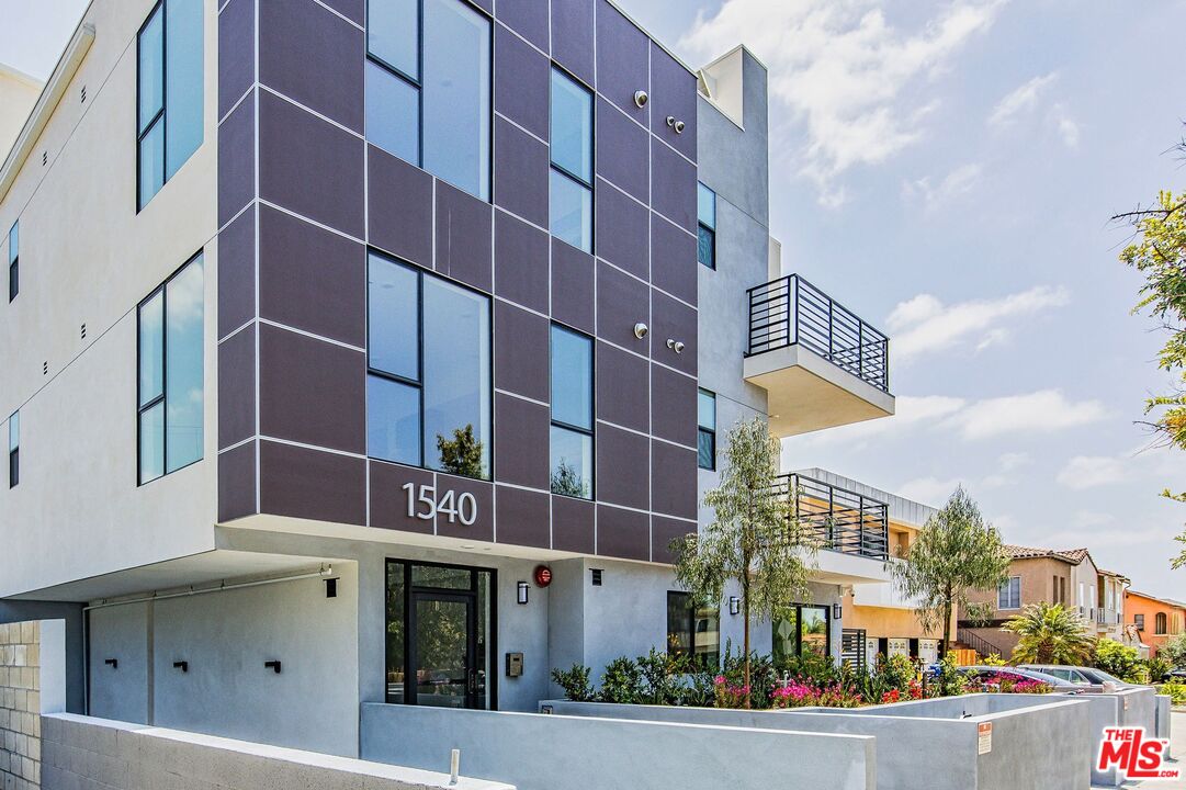 Property photo for 1540 S Hayworth Ave, #202, Los Angeles, CA