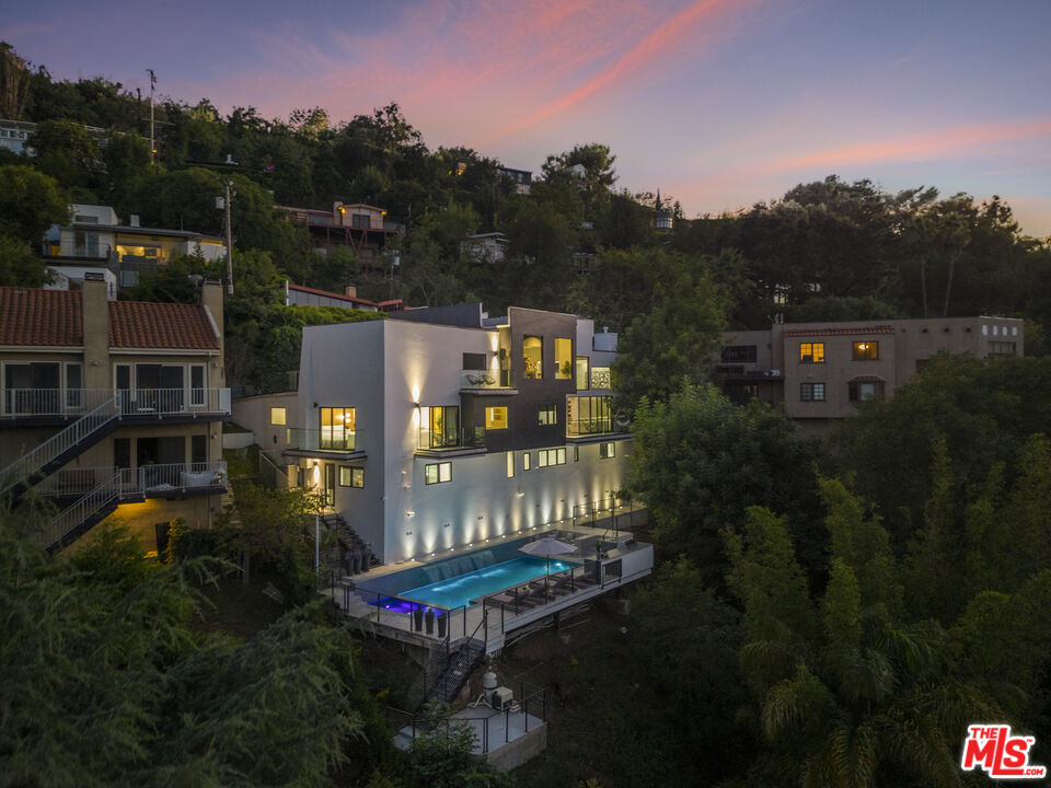 Property photo for 7317 Caverna Dr, Los Angeles, CA