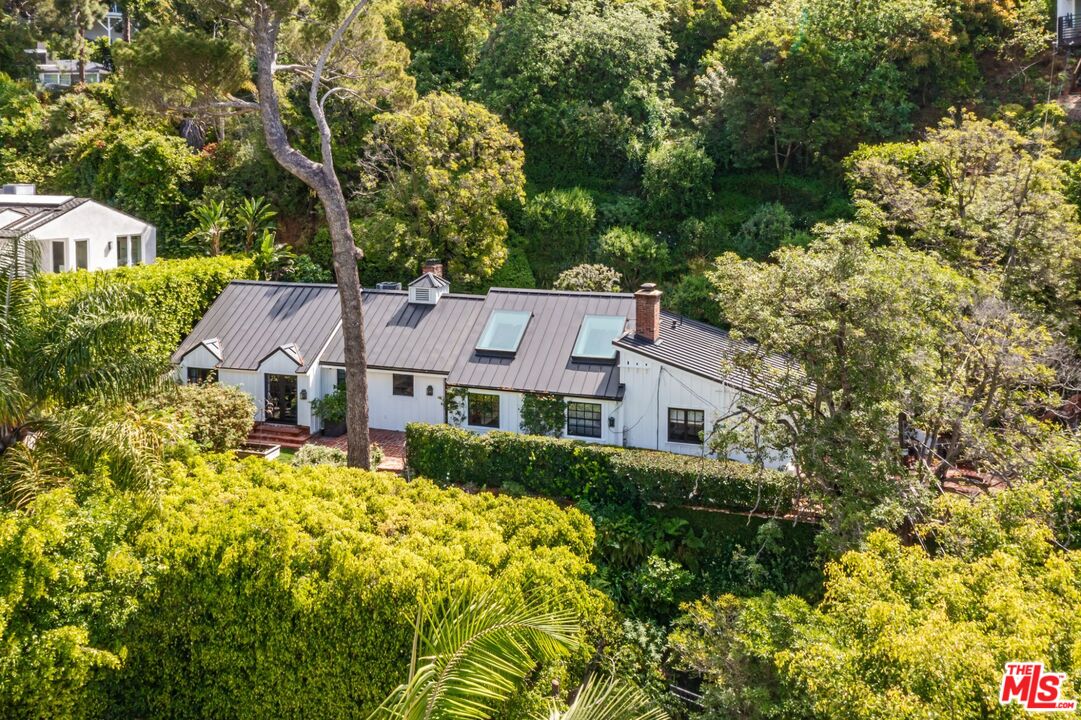 Property photo for 9151 Warbler Pl, Los Angeles, CA
