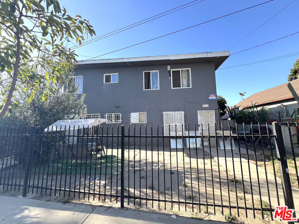 Property photo for 823 E 111th Dr, #1/4, Los Angeles, CA