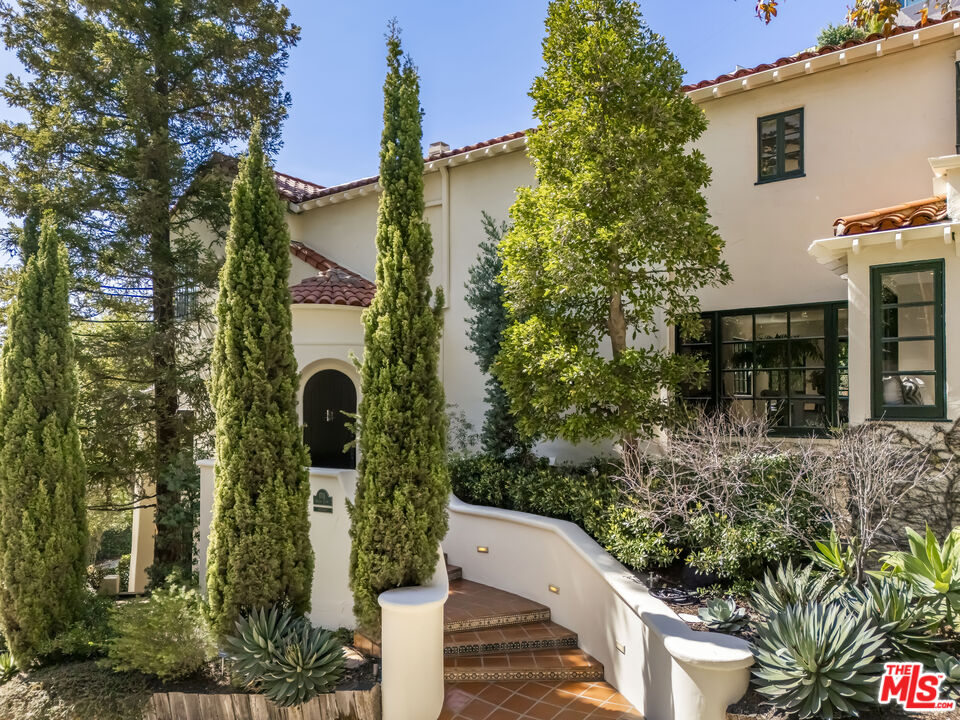 Property photo for 1701 Queens Ct, Los Angeles, CA