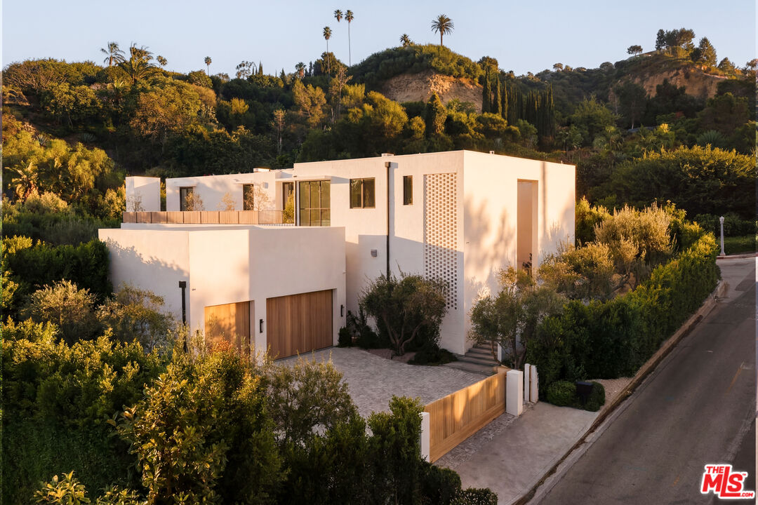 Property photo for 1307 N Doheny Dr, Los Angeles, CA