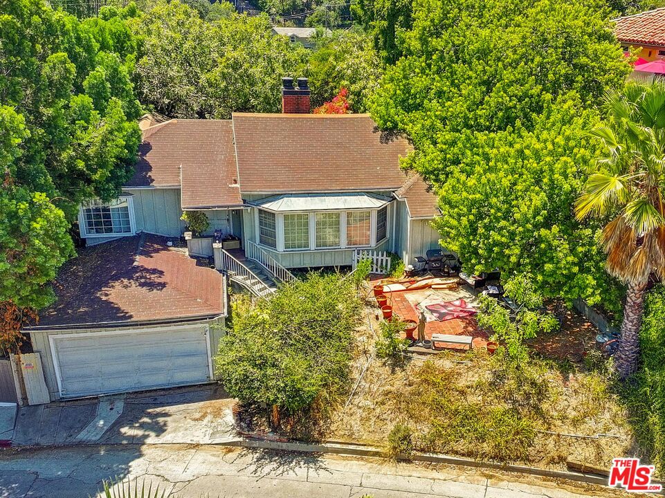 Property photo for 11662 Laurelwood Dr, Los Angeles, CA