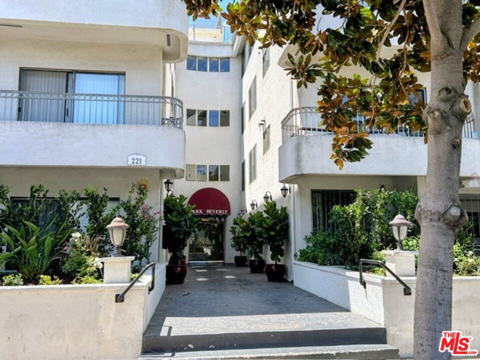 Property photo for 221 S Gale Dr, #406, Beverly Hills, CA