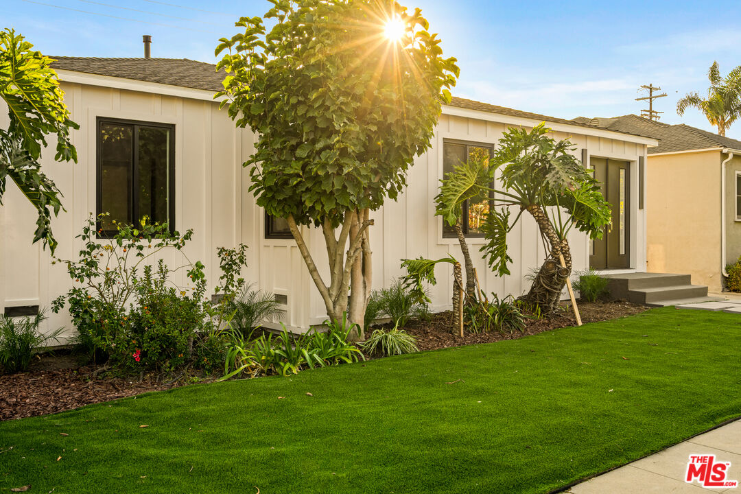 Property photo for 3833 Coolidge Ave, Los Angeles, CA