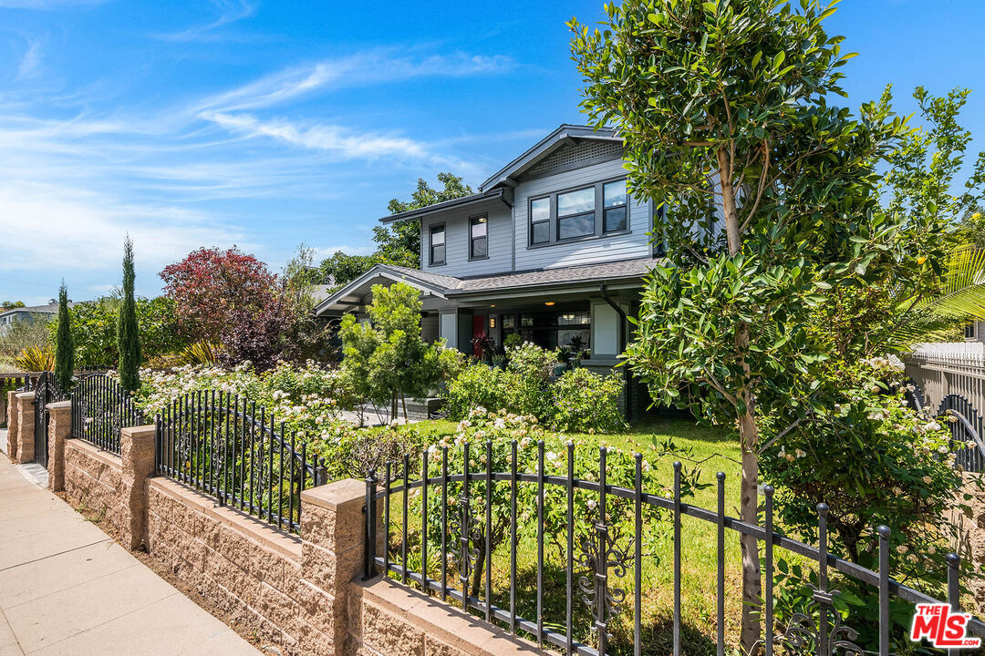 Property photo for 223 N St Andrews Pl, Los Angeles, CA