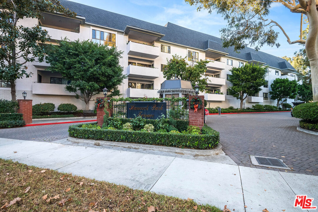 Property photo for 631 Wilcox Ave, #3F, Los Angeles, CA