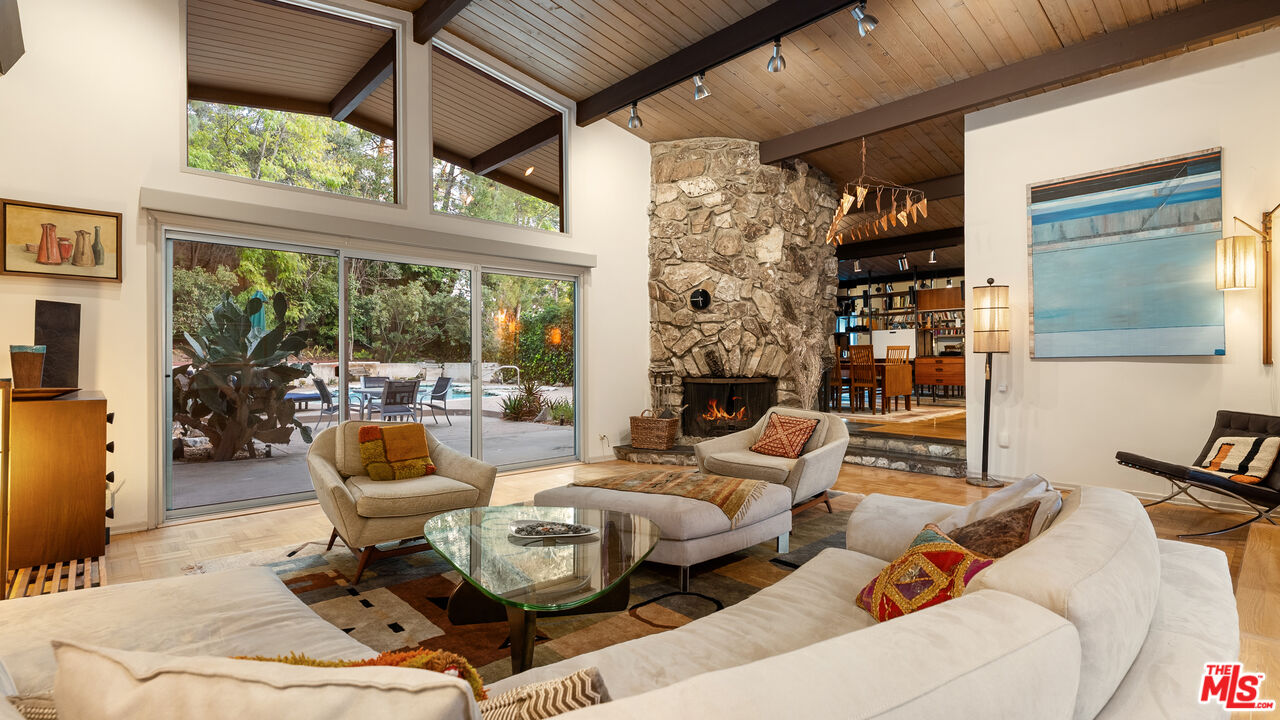 Property photo for 13044 Sky Valley Rd, Los Angeles, CA