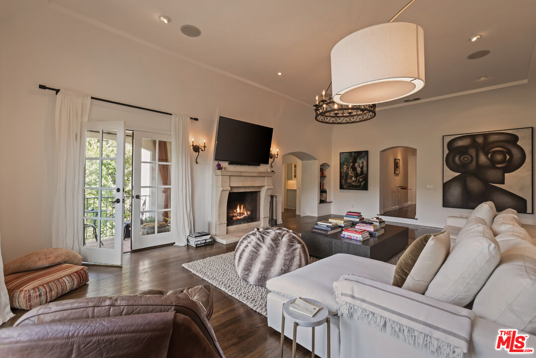 Property photo for 3145 La Suvida Dr, Los Angeles, CA