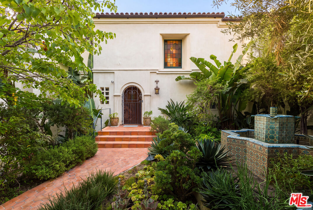 Property photo for 3842 Carnavon Way, Los Angeles, CA