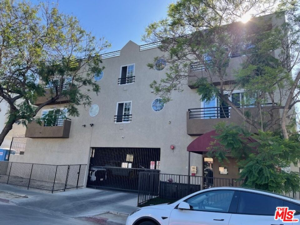 Property photo for 1212 Arapahoe St, #305, Los Angeles, CA