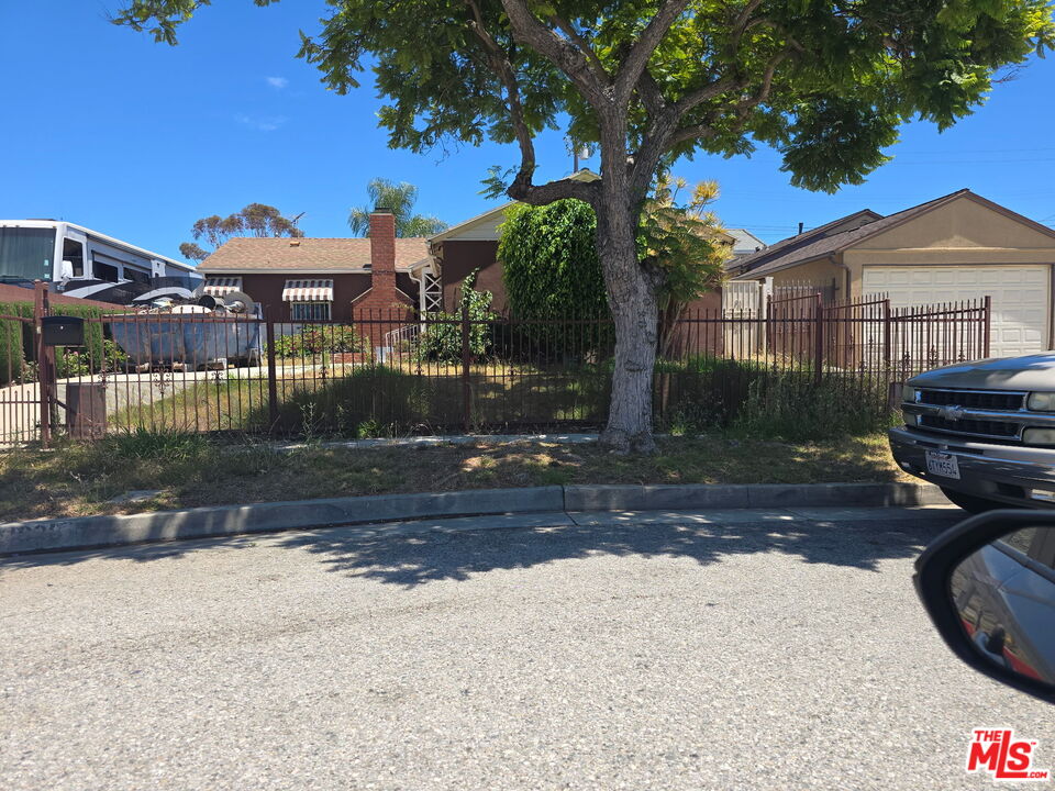 Property photo for 11908 Daleside Ave, Hawthorne, CA