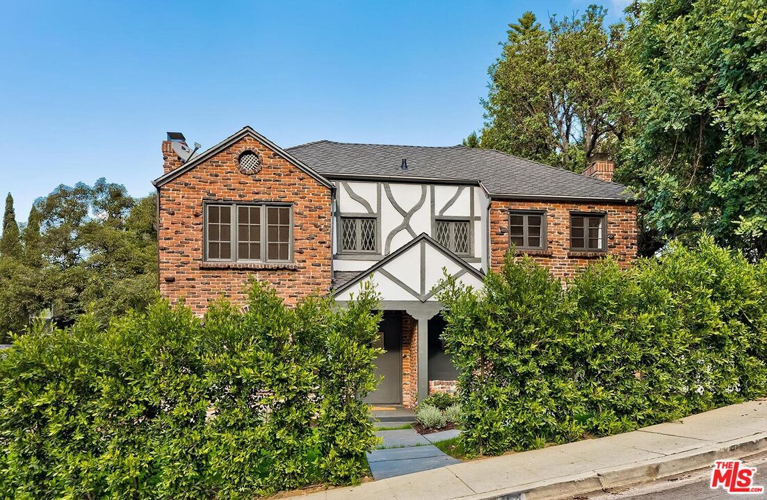 Property photo for 3486 Oak Glen Dr, Los Angeles, CA