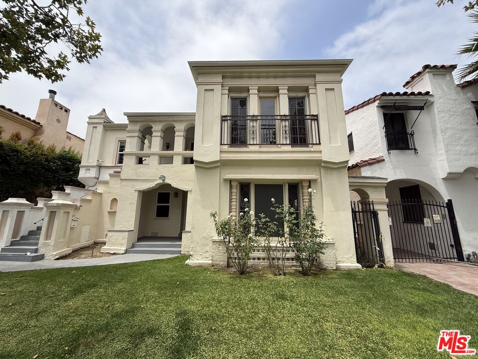 Property photo for 211 S Arnaz Dr, #1/2, Beverly Hills, CA