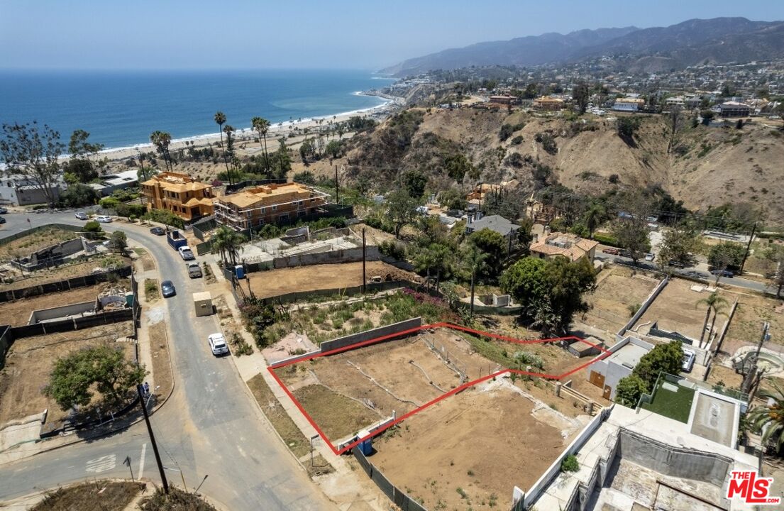 Property photo for 533 Mount Holyoke Ave, Los Angeles, CA