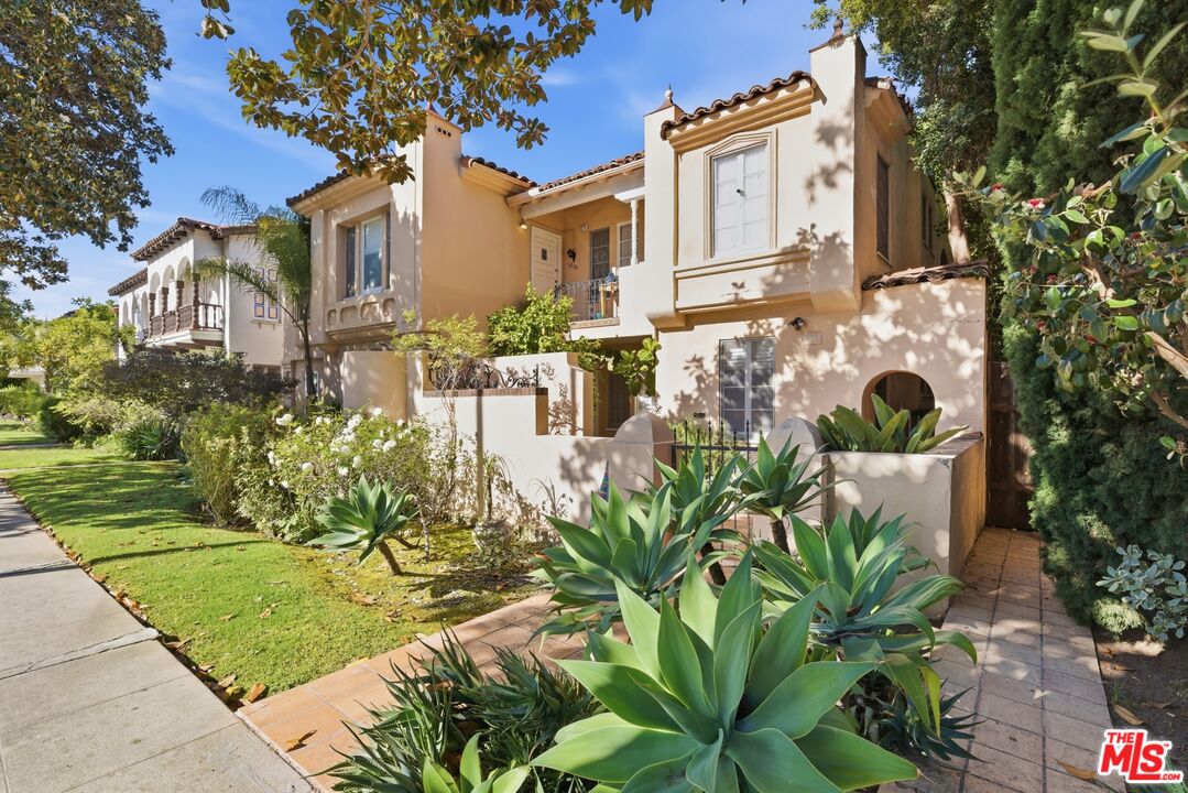 Property photo for 1232 Smithwood Dr, Los Angeles, CA