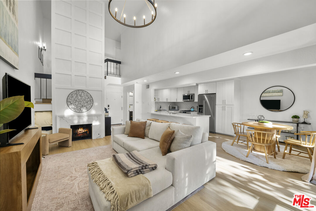 Property photo for 4425 Whitsett Ave, #214, Los Angeles, CA