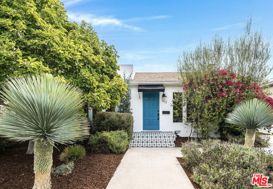 Property photo for 552 N Bronson Ave, Los Angeles, CA