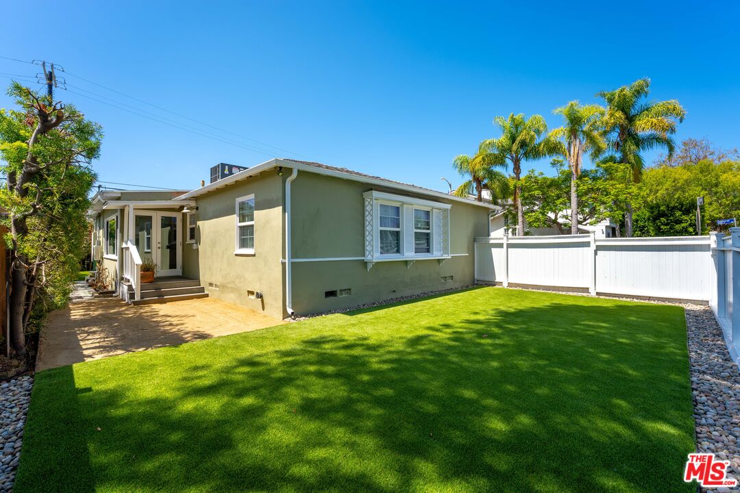 Property photo for 2904 Oakhurst Ave, Los Angeles, CA