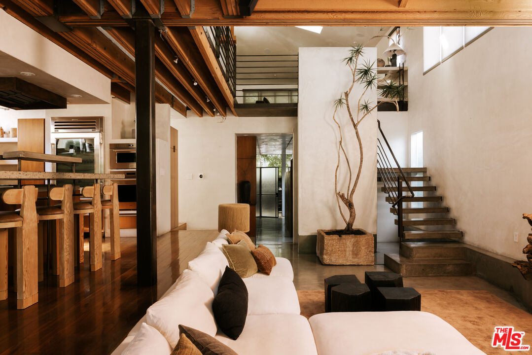 Property photo for 554 Westminster Ave, Los Angeles, CA