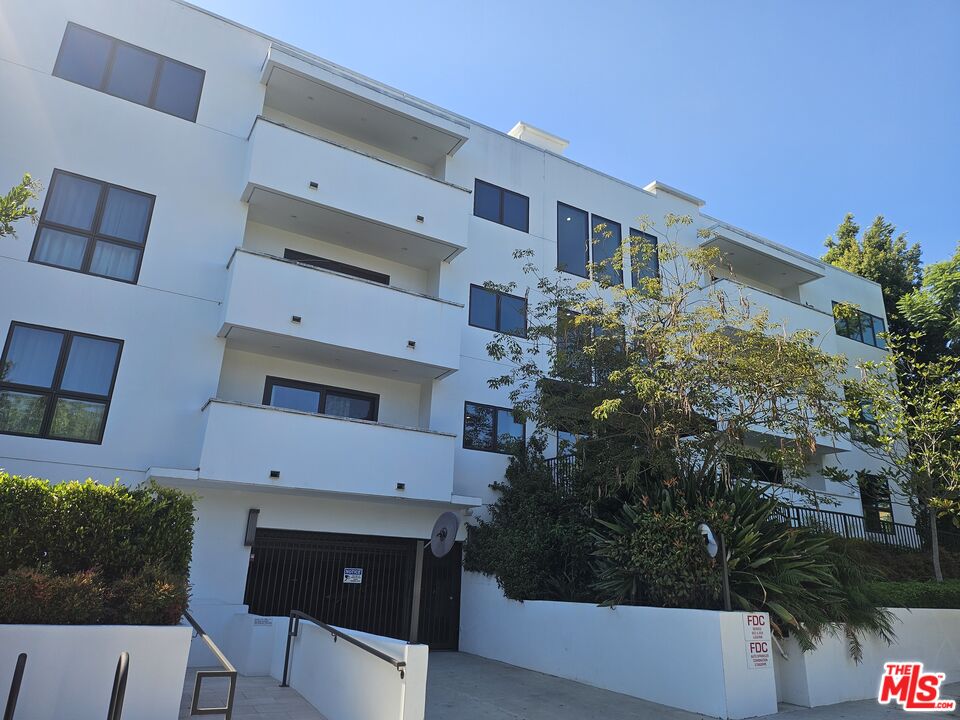 Property photo for 853 S Lucerne Blvd, #206, Los Angeles, CA