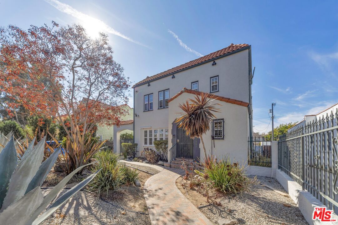Property photo for 1249 S Tremaine Ave, Los Angeles, CA