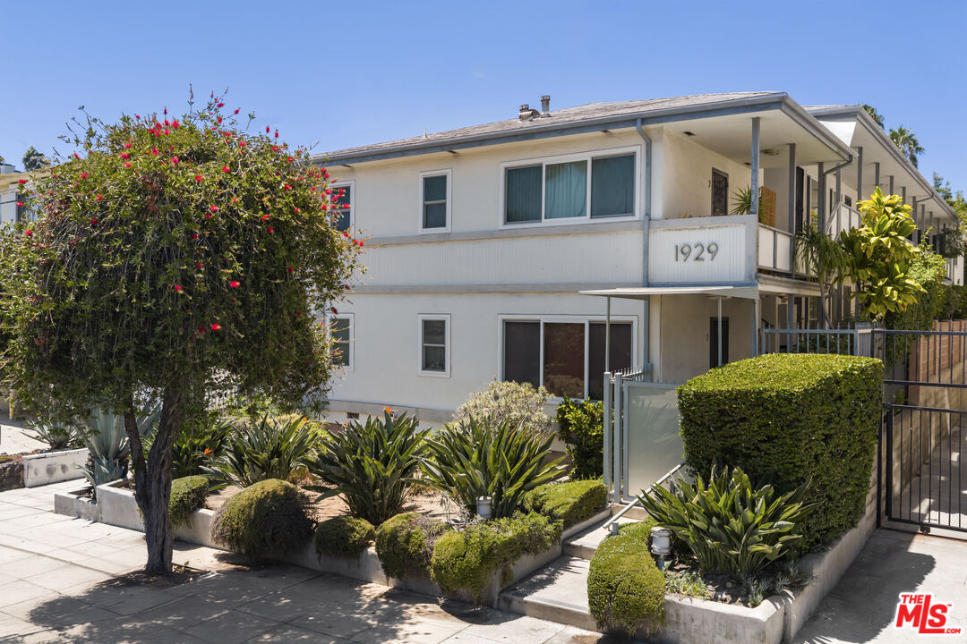 Property photo for 1929 Tamarind Ave, #8, Los Angeles, CA