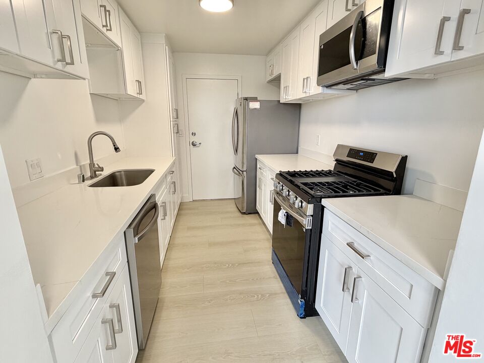 Property photo for 468 S Roxbury DR, #404, Beverly Hills, CA