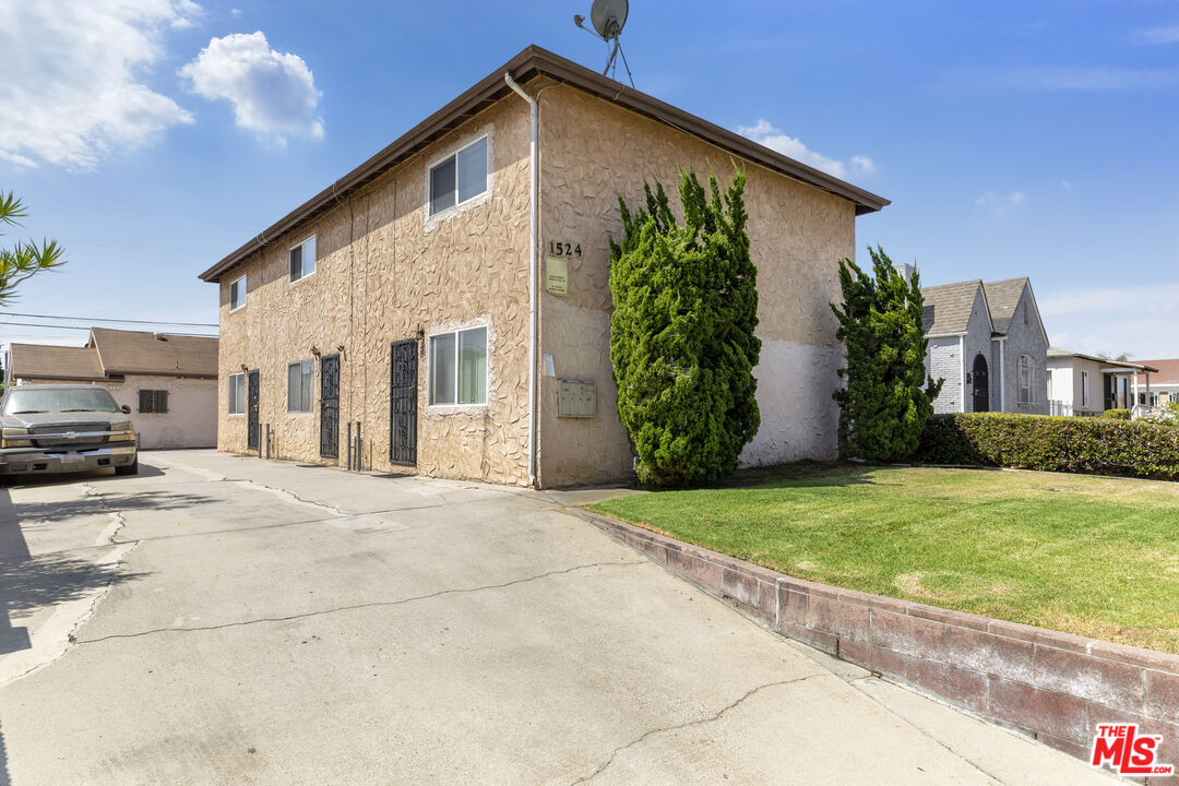 Property photo for 1524 W 81st St, Los Angeles, CA