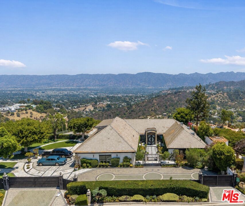 Property photo for 8416 Skyline Dr, Los Angeles, CA
