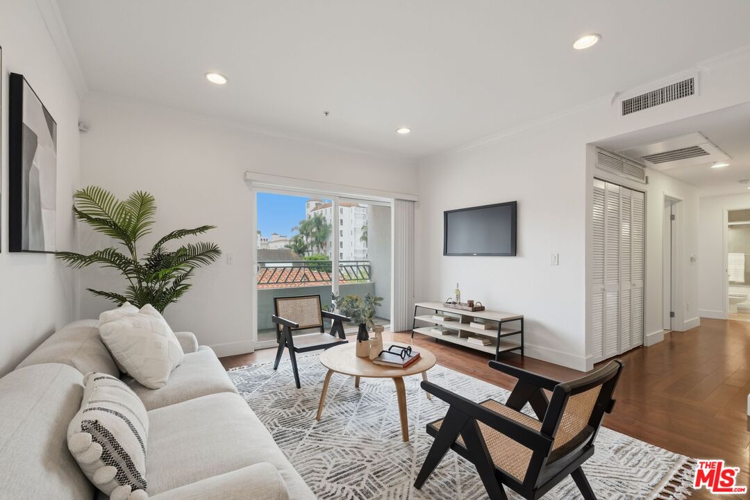Property photo for 906 S Serrano Ave, #401, Los Angeles, CA