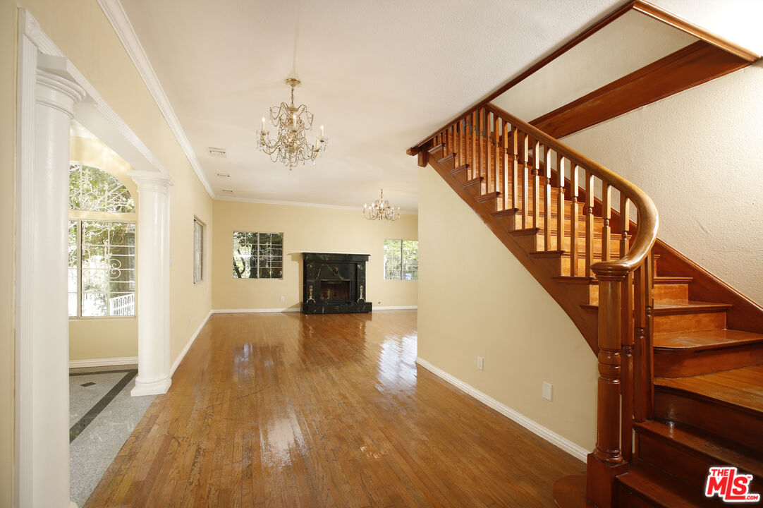 Property photo for 4915 El Canto Dr, Los Angeles, CA