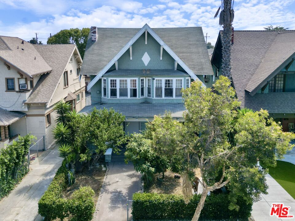 Property photo for 920 W 20th St, Los Angeles, CA