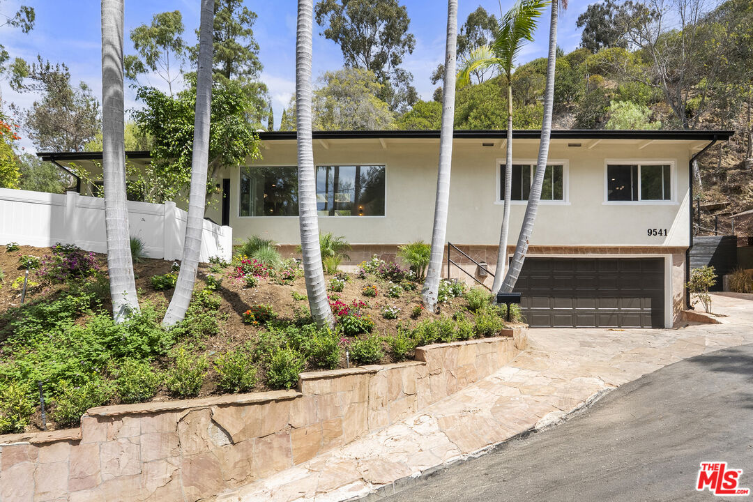 Property photo for 9541 Cedarbrook Dr, Los Angeles, CA