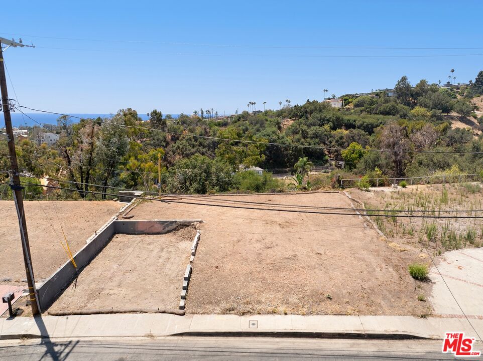 Property photo for 1067 Las Pulgas Rd, Los Angeles, CA
