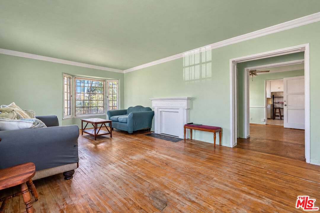 1036 S Genesee Ave, Los Angeles, CA 90019 1036 S Genesee Ave, Los Angeles, CA 90019
