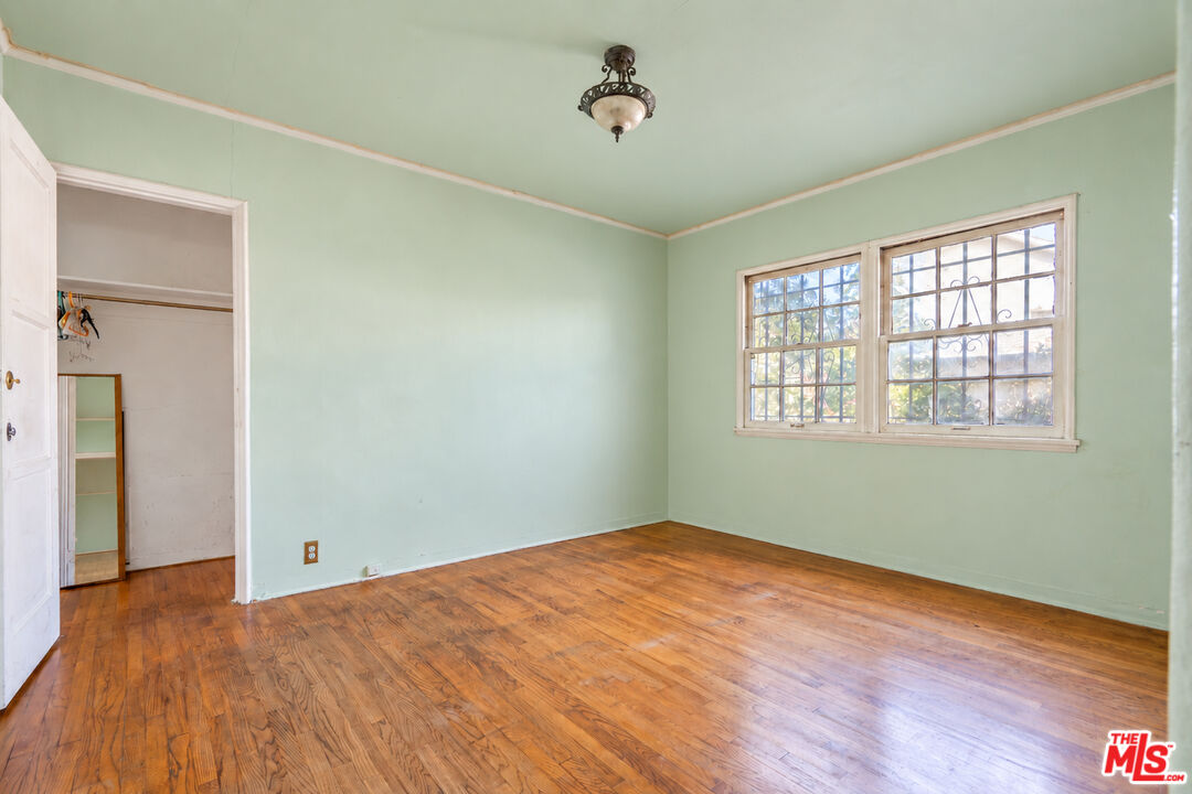 1036 S Genesee Ave, Los Angeles, CA 90019 1036 S Genesee Ave, Los Angeles, CA 90019