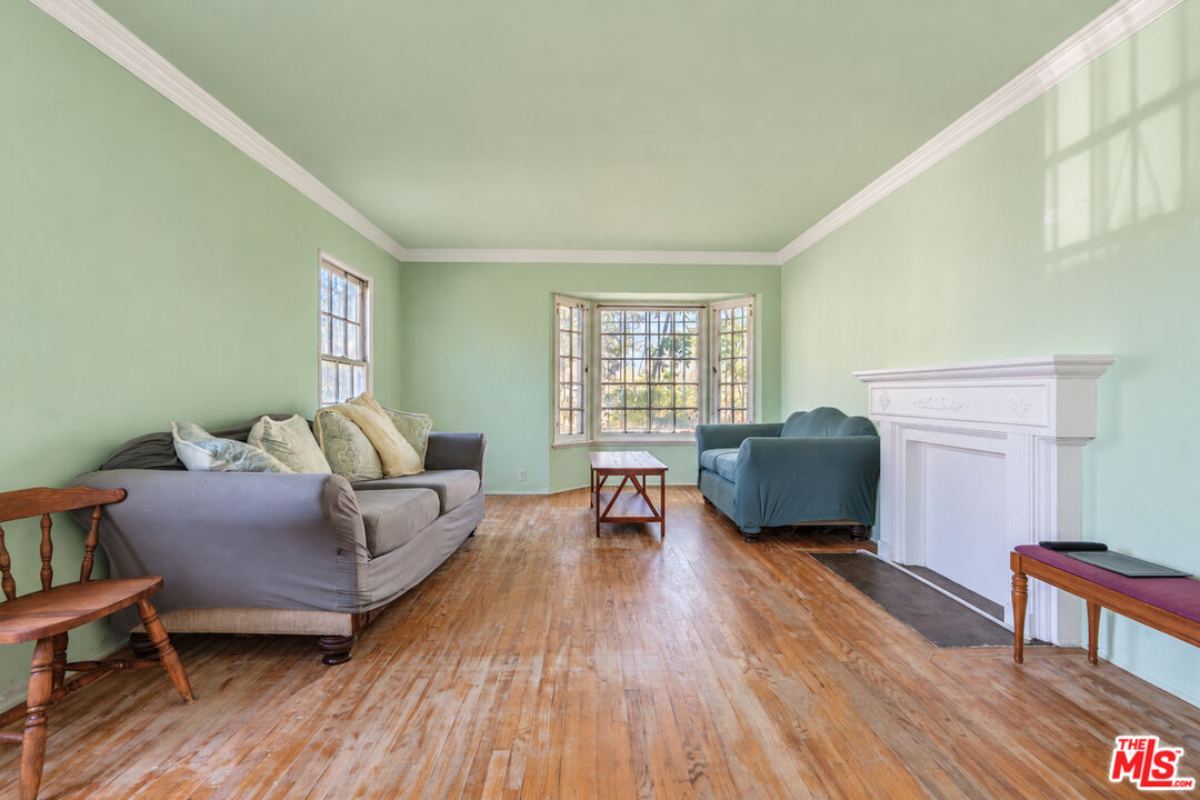 1036 S Genesee Ave, Los Angeles, CA 90019 1036 S Genesee Ave, Los Angeles, CA 90019