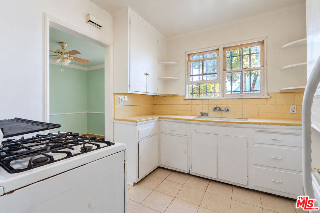 1036 S Genesee Ave, Los Angeles, CA 90019 1036 S Genesee Ave, Los Angeles, CA 90019