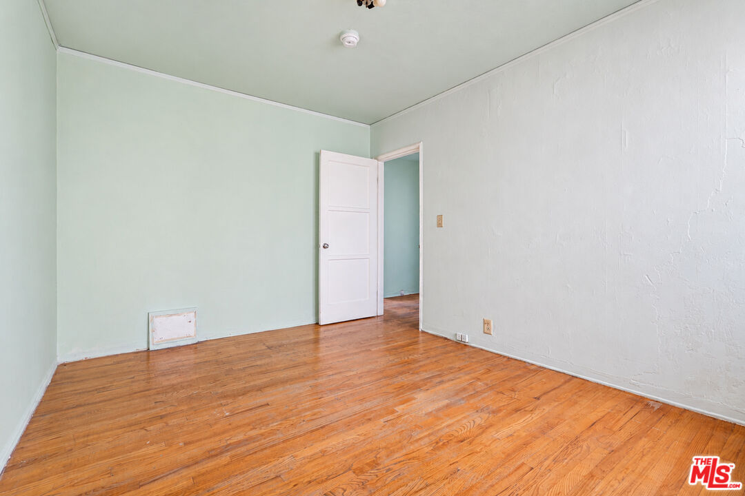 1036 S Genesee Ave, Los Angeles, CA 90019 1036 S Genesee Ave, Los Angeles, CA 90019