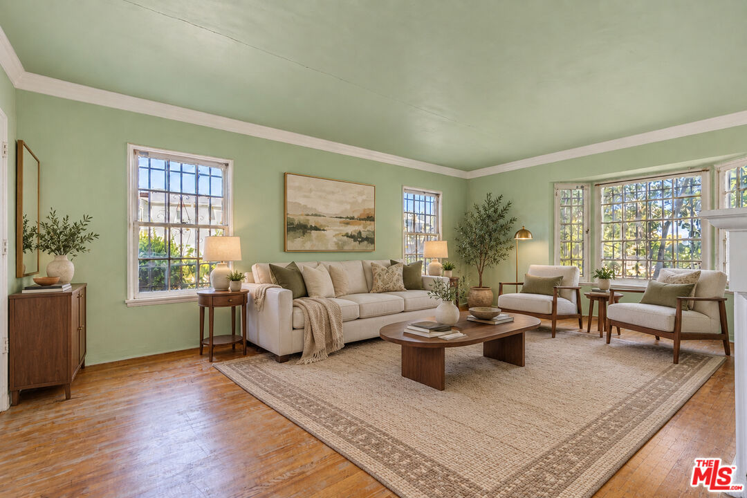1036 S Genesee Ave, Los Angeles, CA 90019 Virtually staged