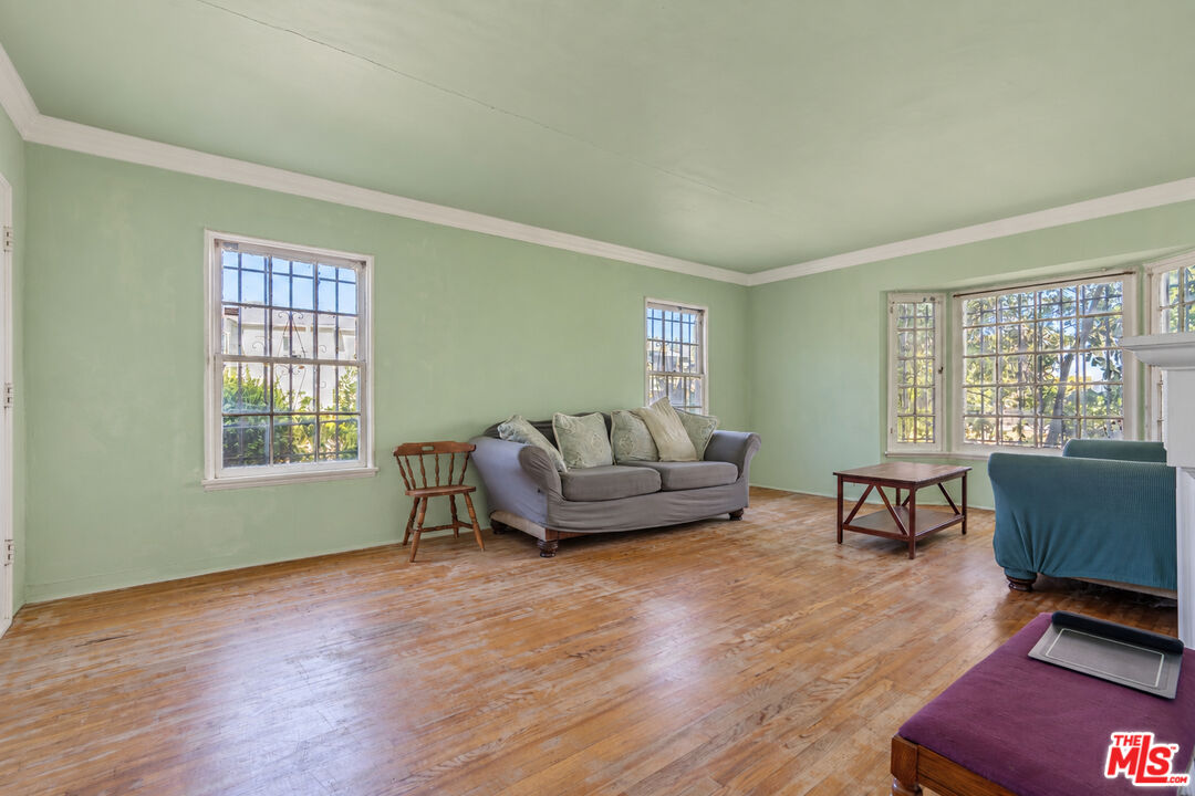 1036 S Genesee Ave, Los Angeles, CA 90019 1036 S Genesee Ave, Los Angeles, CA 90019