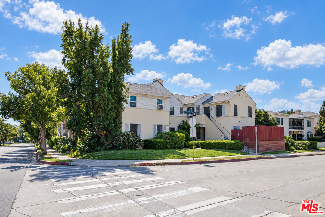 1036 S Genesee Ave, Los Angeles, CA 90019 1036 S Genesee Ave, Los Angeles, CA 90019