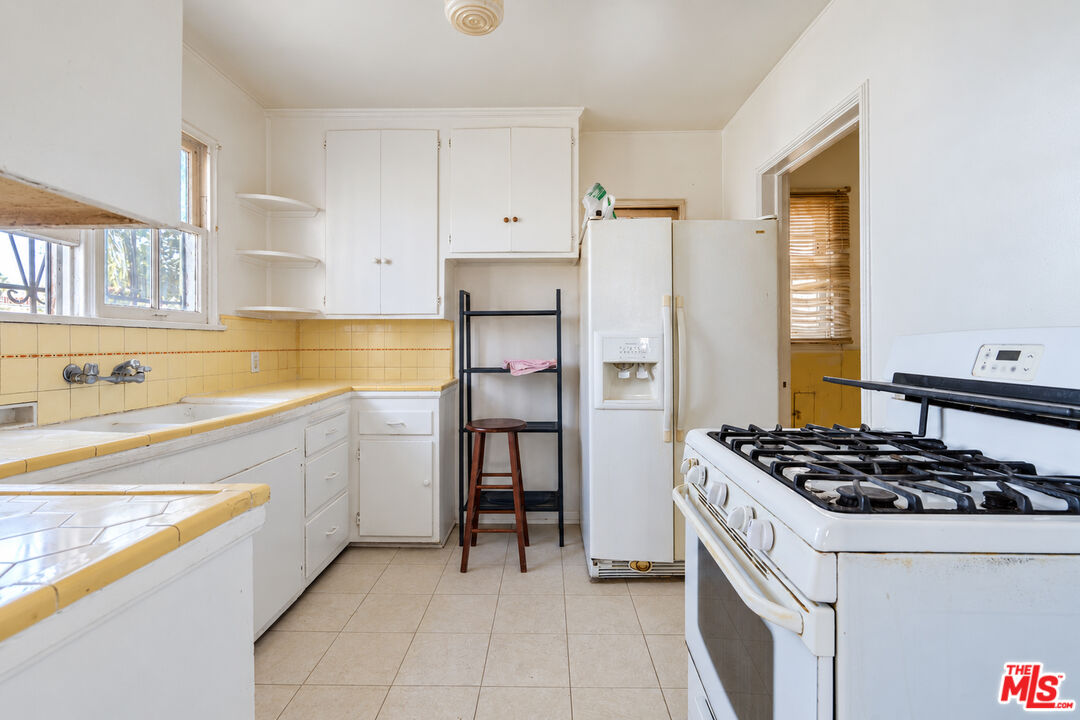 1036 S Genesee Ave, Los Angeles, CA 90019 1036 S Genesee Ave, Los Angeles, CA 90019