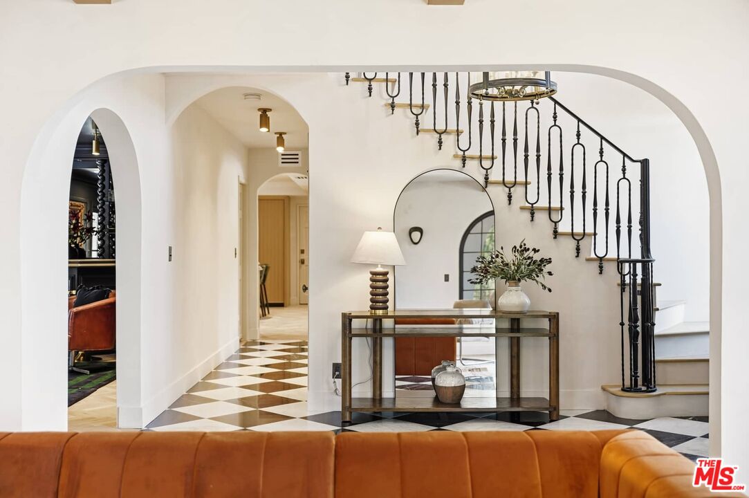 Property photo for 8244 Skyline Dr, Los Angeles, CA