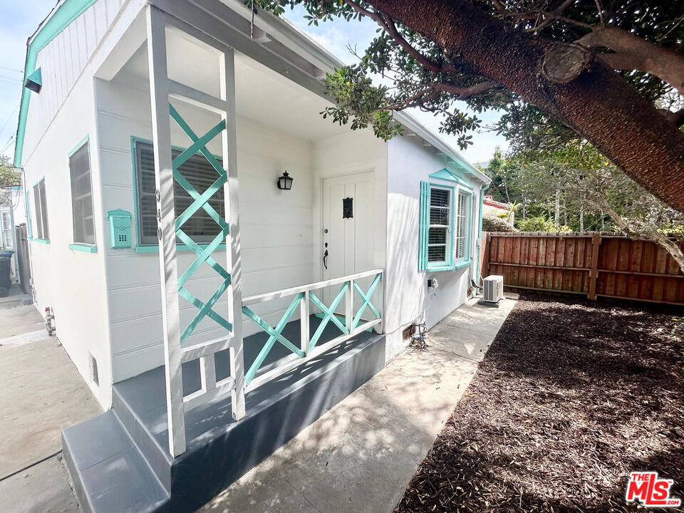 Property photo for 940 Milwood Ave, Los Angeles, CA